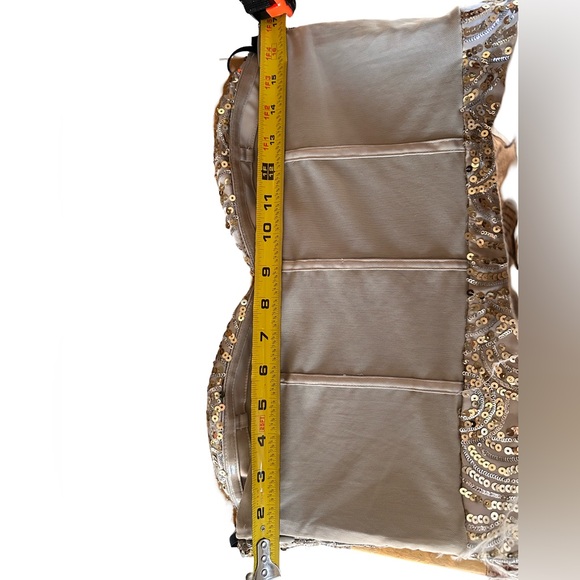 Feathered hand beaded dress - Picture 4 of 4